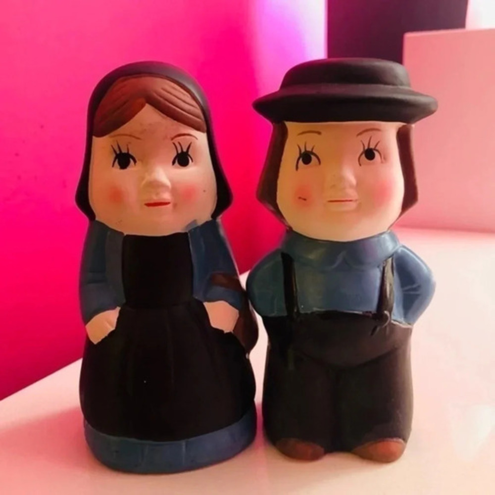 Vintage Amish Salt & Pepper Shakers Ceramic Folk Art Couple Set